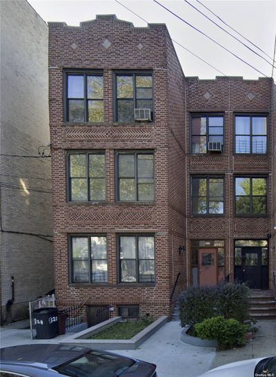 820 Albany Avenue, Home with 13 bedrooms, 6 bathrooms and null parking in East Flatbush NY | Image 1