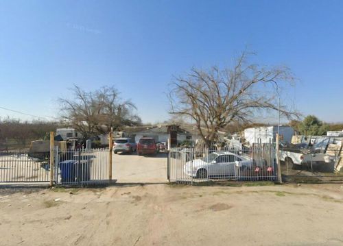 251 N Trinity Ave, Kerman, CA, 93630-9301 | Card Image