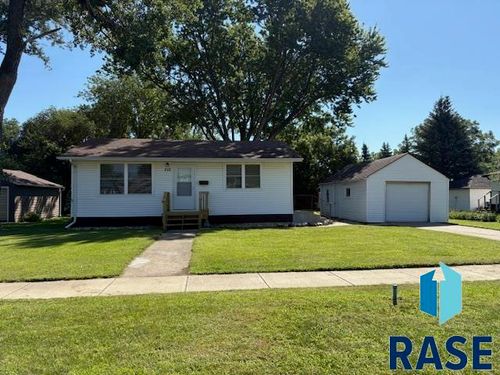 712 N West Ave, Madison, SD, 57042-1955 | Card Image