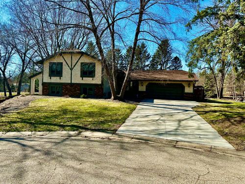 8128 Lower 129th Ct, Apple Valley, MN, 55124-9746 | Card Image