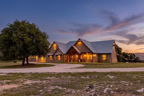 195 Kamira Dr N, Kerrville, TX, 78028-8887 | Card Image