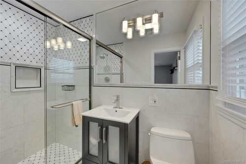 3 Birchbrook Dr, Valhalla, NY, 10595-1105 | Card Image