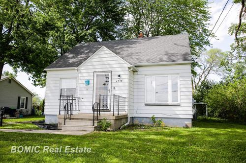 4735 E Washington Rd, Saginaw, MI, 48601-9677 | Card Image