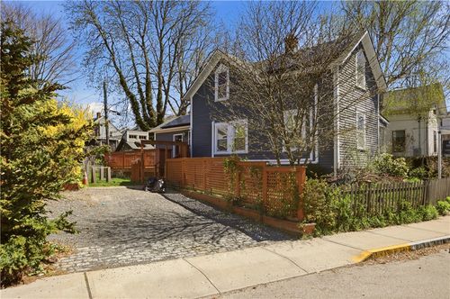 21 Clinton Ave, Newport, RI, 02840-2109 | Card Image