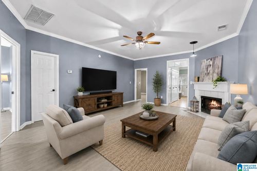 516 Treymoor Lake Cir, ALABASTER, AL, 35007-3166 | Card Image