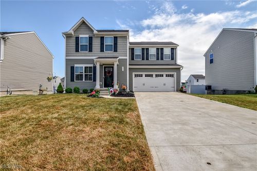 401 Roberta Dr, Painesville, OH, 44077-6180 | Card Image