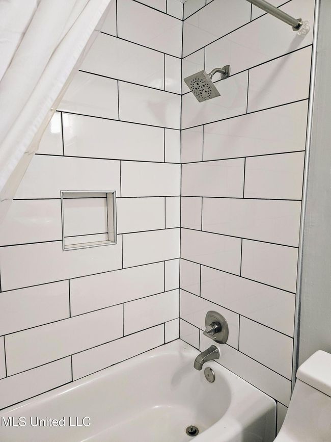Bathroom | Image 32