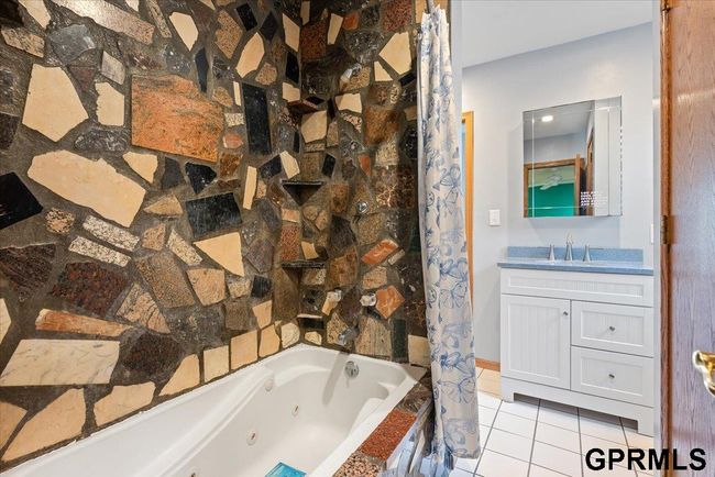 3018 Frederick St, House other with 3 bedrooms, 3 bathrooms and 2 parking in Omaha NE | Image 35
