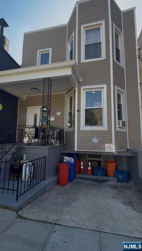 517 Monastery Place, Union City, NJ, 07087 | Card Image