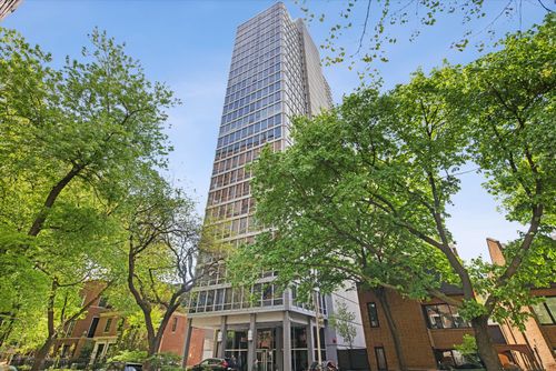 24a-339 W Barry Ave, Chicago, IL, 60657-5602 | Card Image