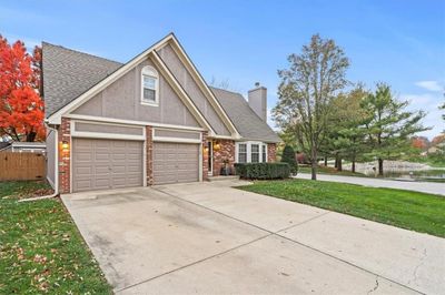 300 Ne Golden Gate Court, House other with 3 bedrooms, 3 bathrooms and null parking in Blue Springs MO | Image 2