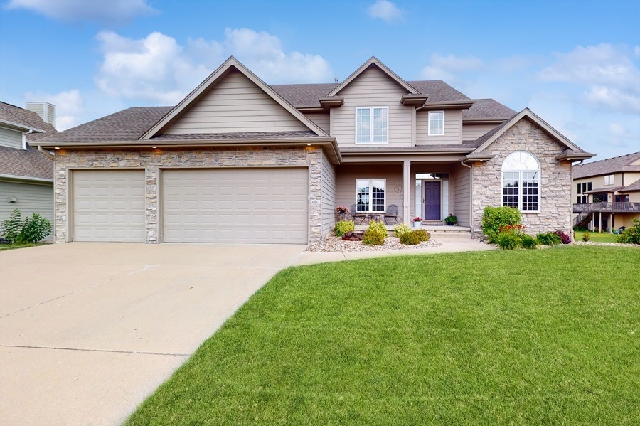 153rd St, Urbandale, IA 50323
