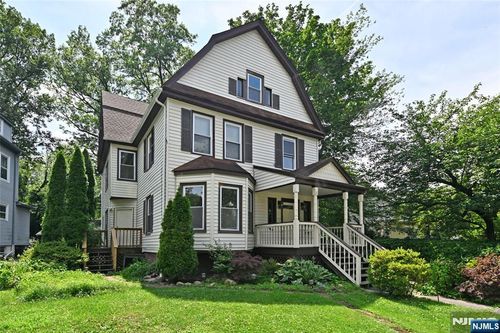 32 Brainard Pl, Ridgewood, NJ, 07450-5002 | Card Image