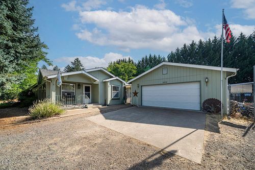 403 Black Tail Ln, Shady Cove, OR, 97539-9800 | Card Image