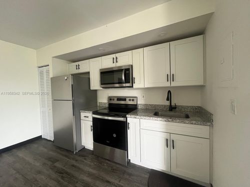 14-467 Nw 8th St, North Miami, FL, 33136 | Card Image