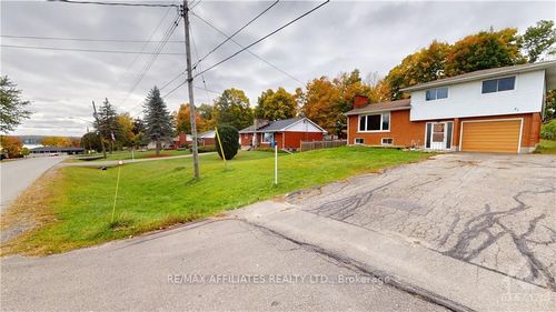 21 W Mclean Blvd, Maitland, ON, K0E1P0 | Card Image