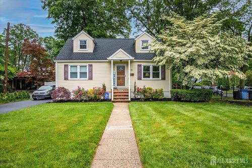 61 Thomas St, Metuchen, NJ, 08840-2637 | Card Image