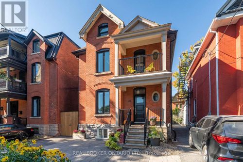 33 Argyle Avenue, Ottawa, ON, K2P1B3 | Card Image