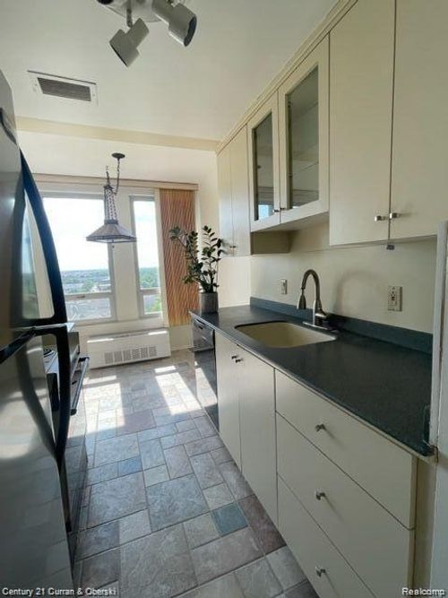 apt-1103-22700 Garrison St, Dearborn, MI, 48124-2137 | Card Image