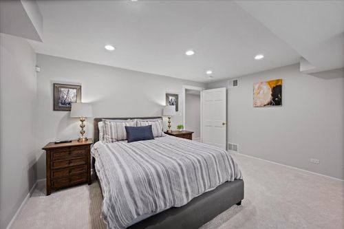 2748 N Kenmore Ave, Chicago, IL, 60614-1306 | Card Image