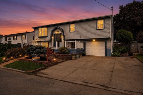 202 Oman St, Fall River, MA, 02721-5220 | Card Image