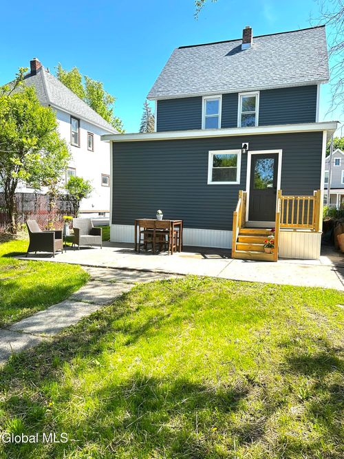 866 Thompson St, Schenectady, NY, 12306-4025 | Card Image