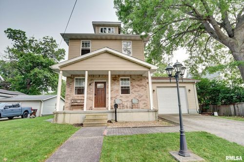 130 E Powell St, Taylorville, IL, 62568-2510 | Card Image