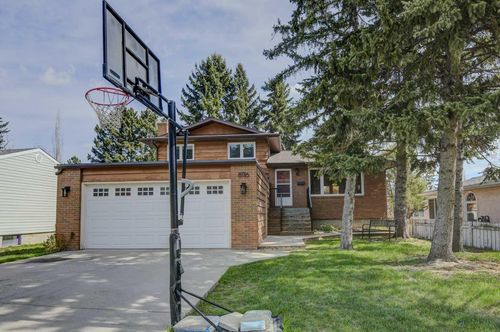 8116 33 Ave Nw, Calgary, AB, T3B1L8 | Card Image