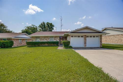 1027 Patricia Dr, Sherman, TX, 75090-8341 | Card Image