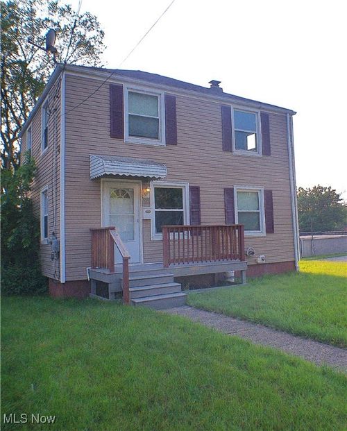 1560 Redwood Ave, Akron, OH, 44301-2734 | Card Image