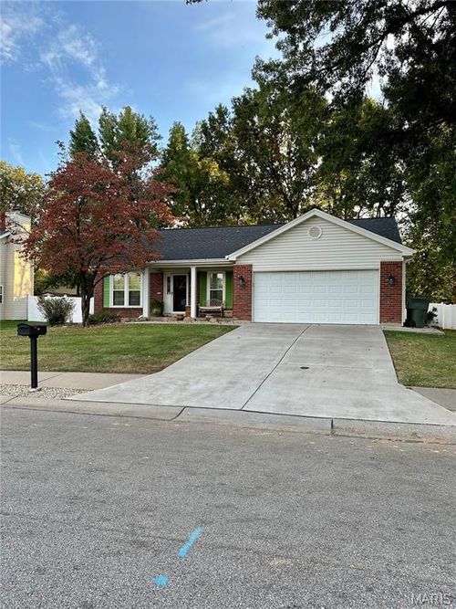 22 Shadow Creek Dr, Saint Peters, MO, 63376-2357 | Card Image