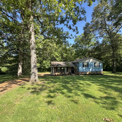 215 E Kingston Springs Rd, Kingston Springs, TN, 37082-8916 | Card Image