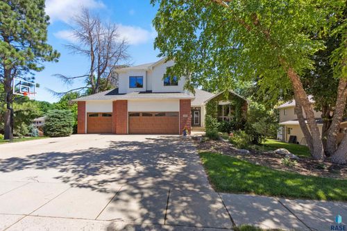 3000 S Amanda Ct Court, Sioux Falls, SD, 57103-4828 | Card Image