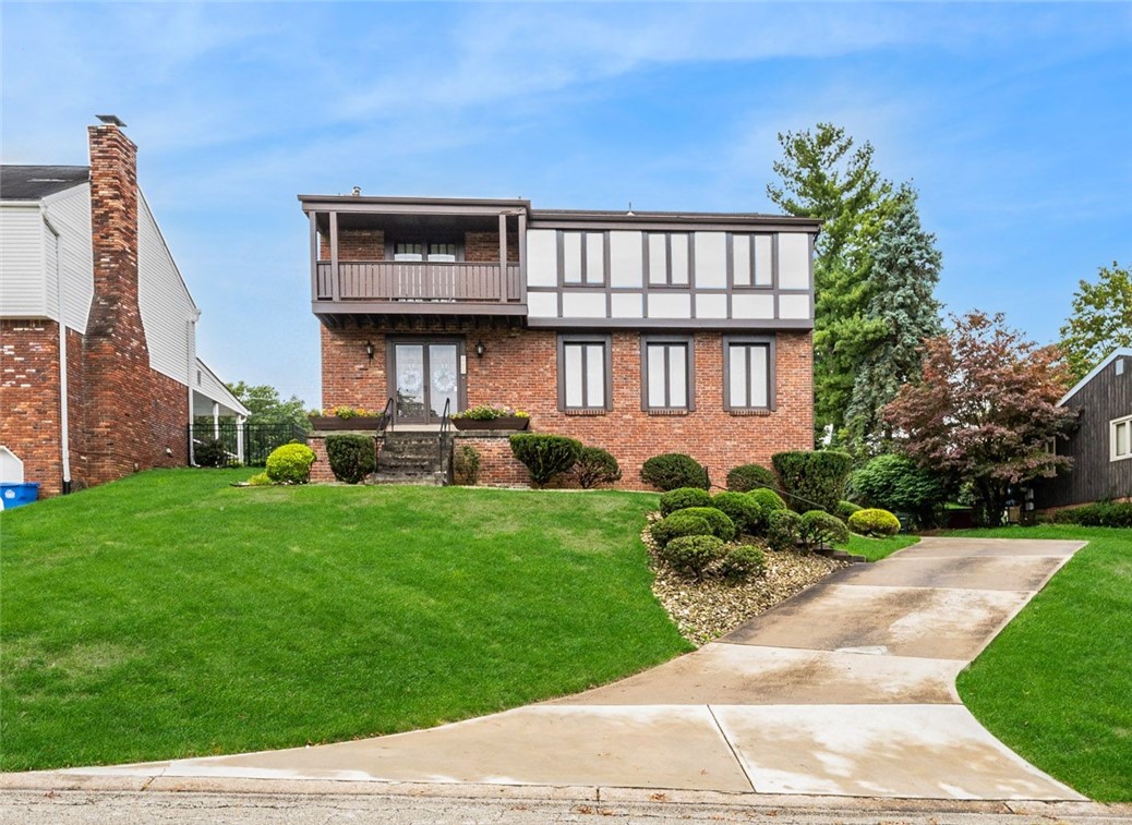 Barlind Dr, Pittsburgh, PA 15227