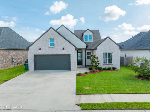102 Queen Palm Cir, Youngsville, LA, 70592-5295 | Card Image