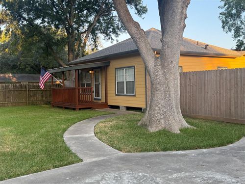 1511 W Dumble St, Alvin, TX, 77511-2621 | Card Image