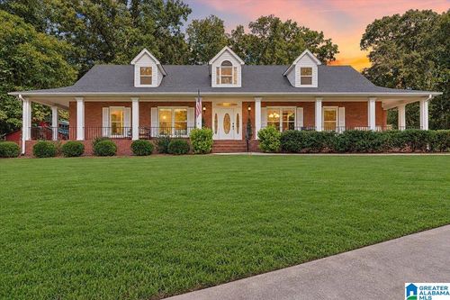 221 Twin Oaks Dr, ONEONTA, AL, 35121-2921 | Card Image