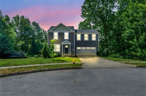 301 Karson Dr, Akron, OH, 44312-3671 | Card Image