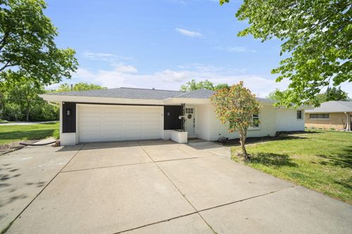 8001 W Whitaker Ave, Greenfield, WI, 53220-3345 | Card Image
