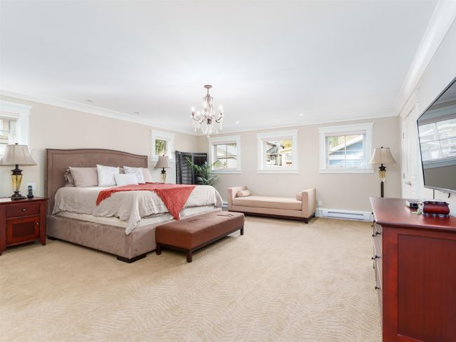 308 E 23 Rd Street, House other with 5 bedrooms, 4 bathrooms and 3 parking in North Vancouver BC | Image 14