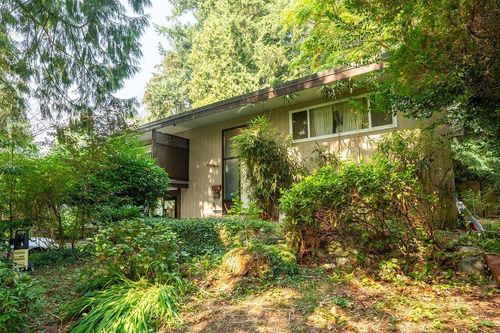 643 Plymouth Dr, North Vancouver, BC, V7H2H5 | Card Image