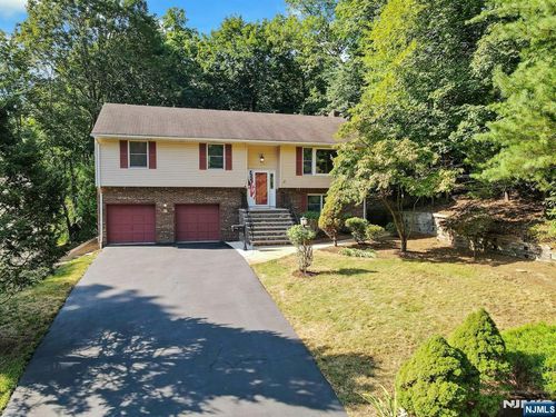 112 Moffatt Rd, Mahwah, NJ, 07430-1710 | Card Image