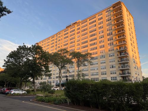unit-11p-2625 Park Ave, Bridgeport, CT, 06604-1331 | Card Image
