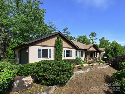 110 Village Pointe Ln, Asheville, NC, 28803-2787 | Card Image