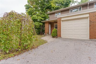 11 - 1270 Gainsborough Dr, Condo with 4 bedrooms, 3 bathrooms and 2 parking in Oakville ON | Image 1