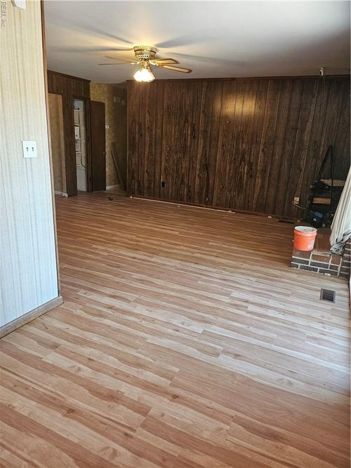 125 Winsome Haven Dr, Seaford, VA, 23696-2324 | Card Image