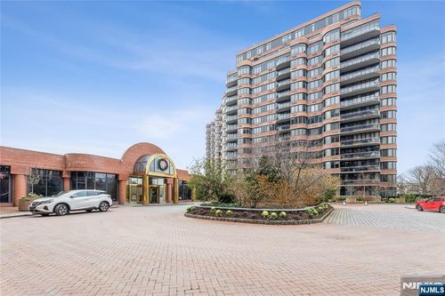 100 Carlyle Dr, Cliffside Park, NJ, 07010-3501 | Card Image