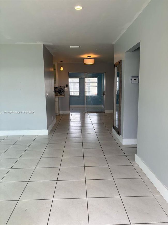 6807 Nw 75 Th St, House other with 2 bedrooms, 1 bathrooms and null parking in Tamarac FL | Image 10