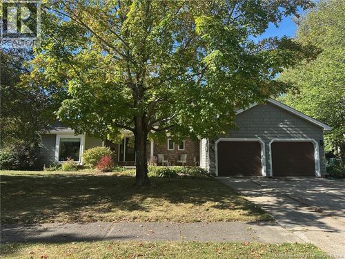 44 Birchwood Cres, Moncton, NB, E1E3Y7 | Card Image