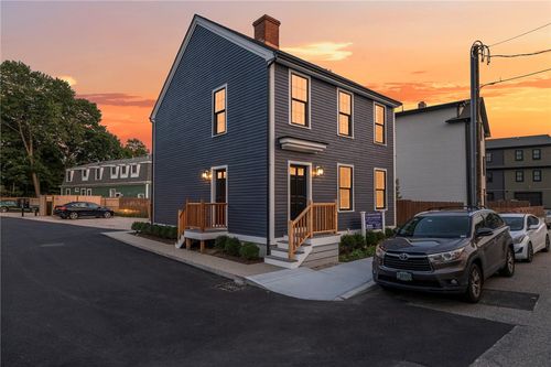 a2-32 Exchange St, East Greenwich, RI, 02818-3904 | Card Image